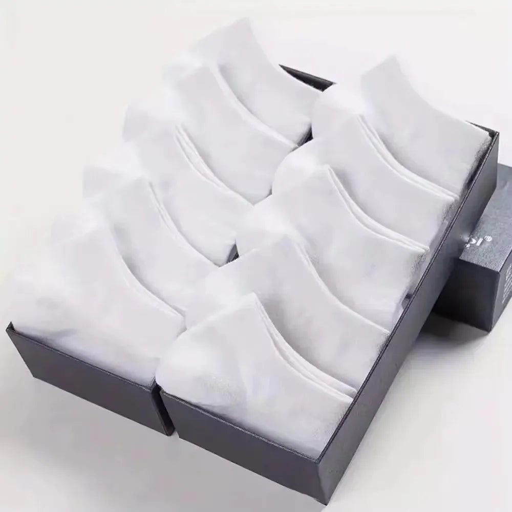 Complete set of 10 pairs of breathable, soft polyester-cotton no-show socks.