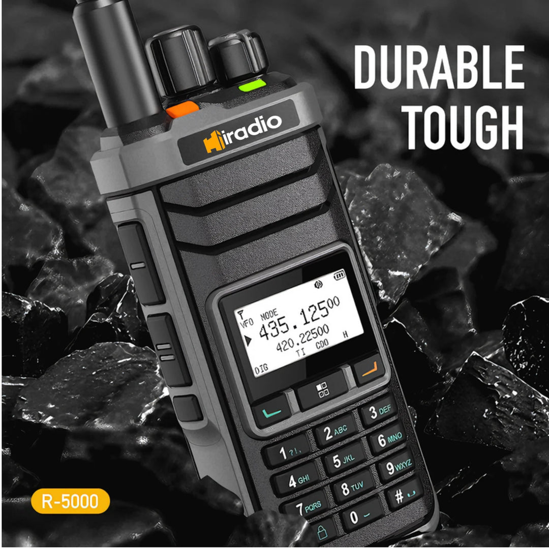 Rugged walkie-talkie with digital display on a rocky background, branded 'Miriadio'.