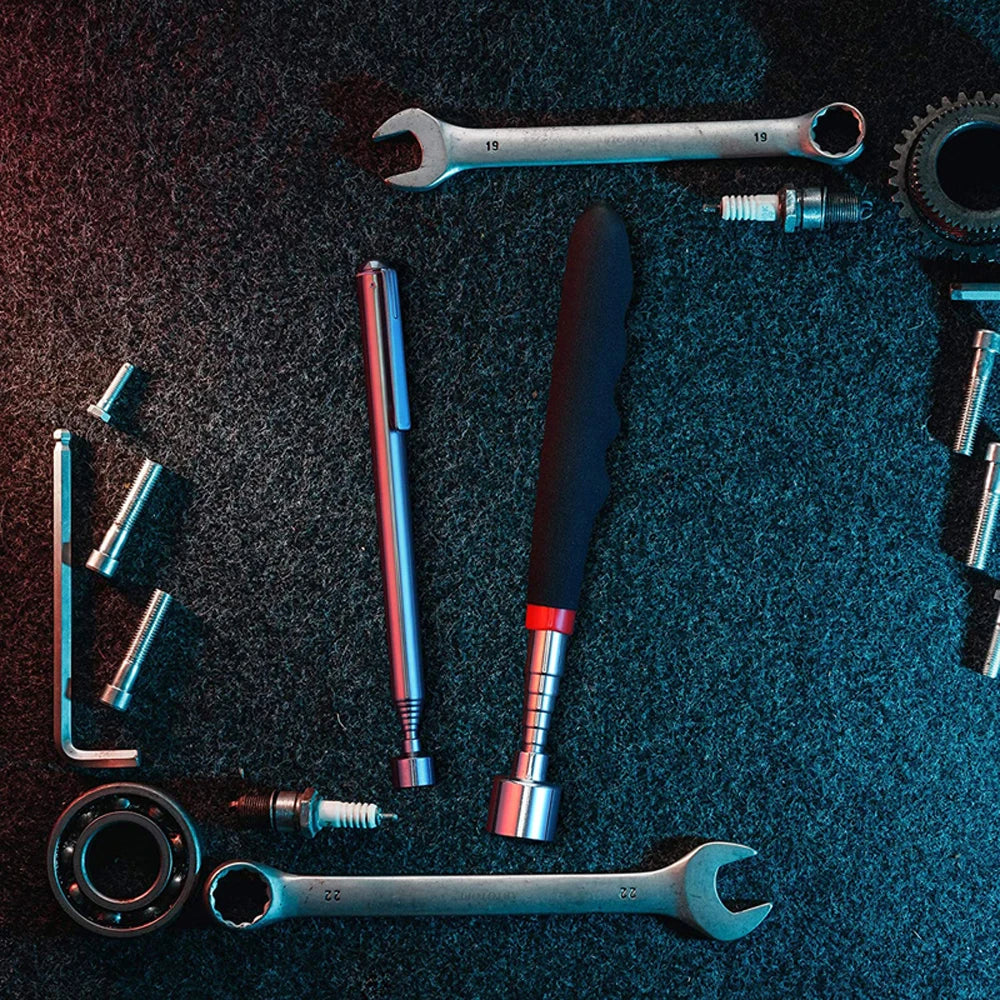 Lightweight measuring tool with hinge and locking knob