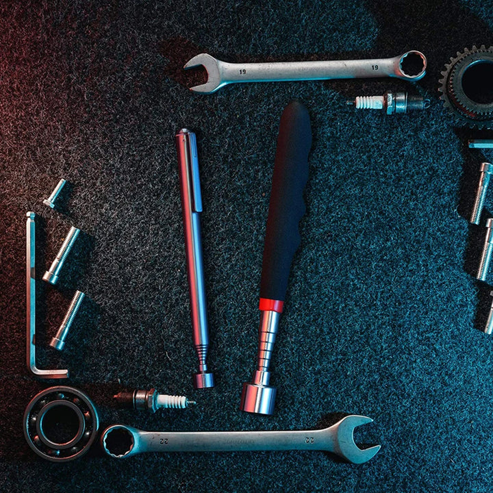 Lightweight measuring tool with hinge and locking knob