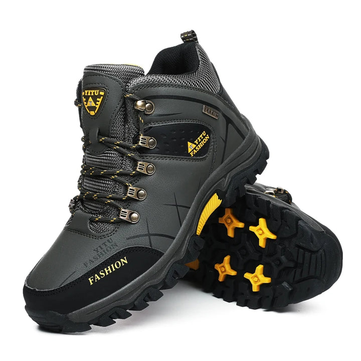 Green winter boots featuring a sturdy sole with yellow anti-slip grips.